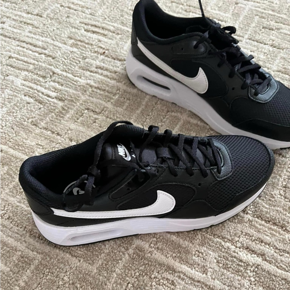 Nike shoes size US 9. Brand New Never worn